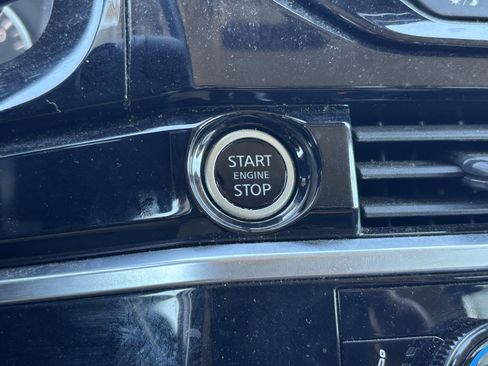 Used 2022 Nissan Pathfinder SV image 8