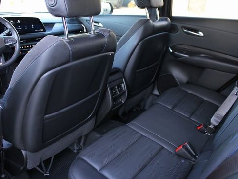 Used 2024 Cadillac XT4 Sport image 33