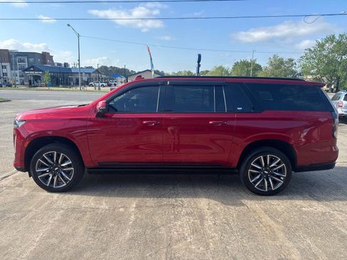 Used 2022 Cadillac Escalade ESV Sport w/ Touring Package AWD/4WD image 5