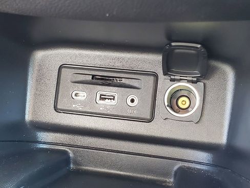 Used 2023 Chevrolet Equinox Premier image 25