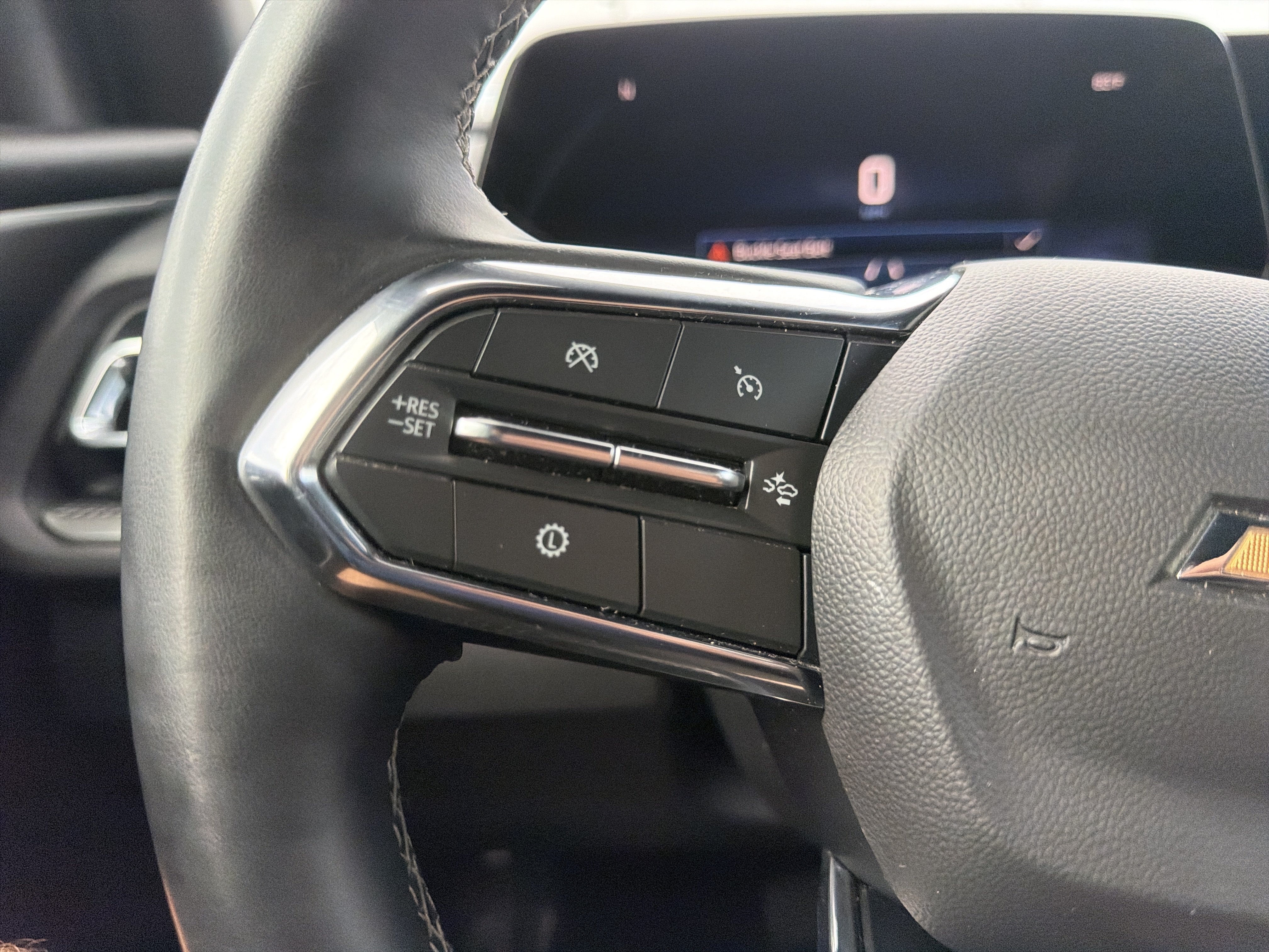 Used 2025 Chevrolet Traverse LT AWD/4WD image 19