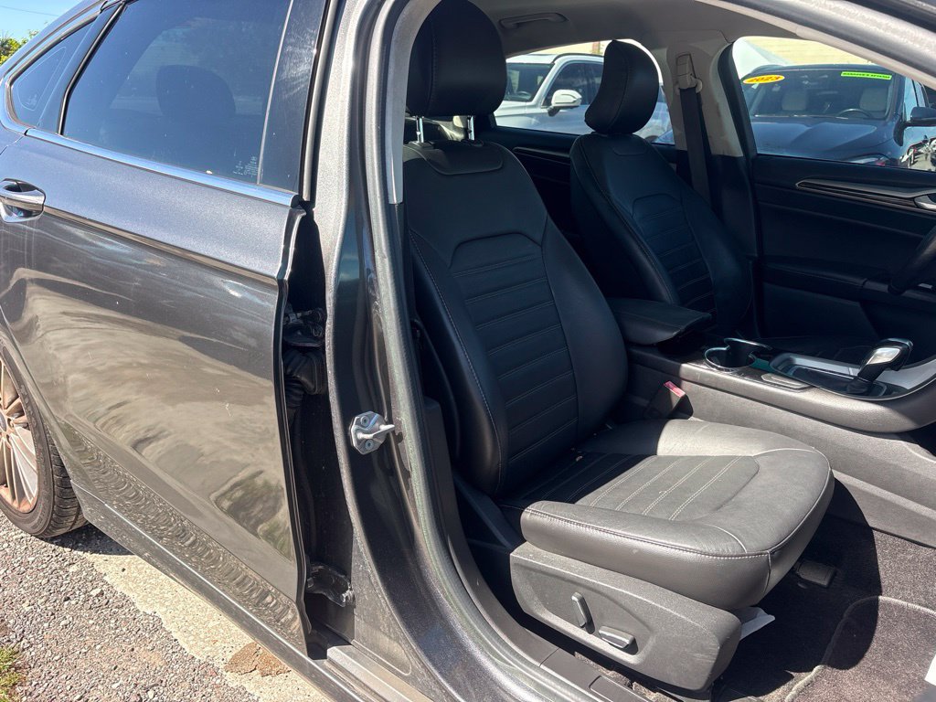 Used 2015 Ford Fusion SE w/ Equipment Group 202A FWD image 20