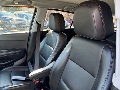 Used 2021 Chevrolet Trax LT w/ Premium Seat Package image 10