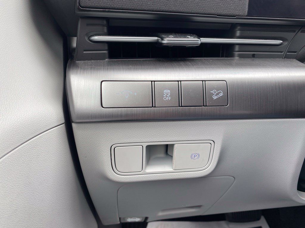 Certified 2024 Hyundai Kona SEL AWD/4WD image 23
