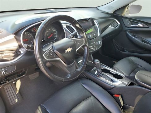 Used 2020 Chevrolet Malibu LT w/ Leather Package FWD image 16