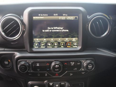 Used 2020 Jeep Wrangler Unlimited Sahara image 26