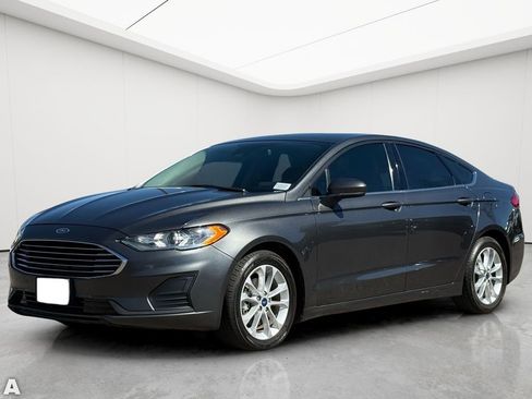 Used 2020 Ford Fusion SE image 2