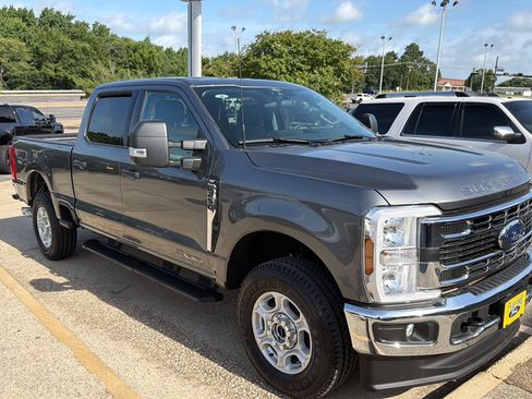 Used 2025 Ford F250 XLT w/ FX4 Off-Road Package AWD/4WD image 2