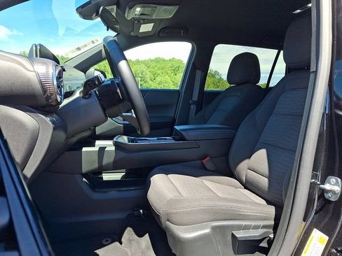 Used 2025 Chevrolet Equinox LT FWD image 13
