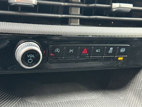 Used 2025 Ford Explorer ST-Line w/ ST-Line Street Pack image 32