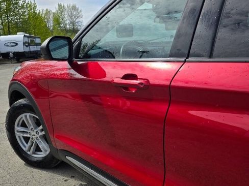 Used 2021 Ford Explorer XLT w/ Equipment Group 202A AWD/4WD image 5