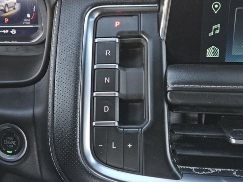 Used 2023 Chevrolet Suburban Premier image 16