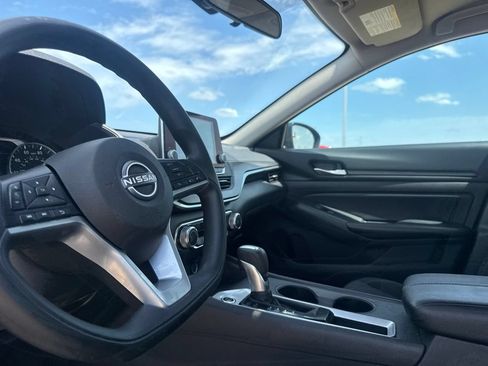 Certified 2025 Nissan Altima 2.5 SV FWD image 34