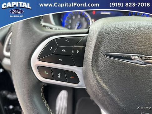 Used 2025 Chrysler Pacifica Select FWD image 22