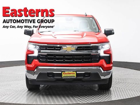 Used 2022 Chevrolet Silverado 1500 LT AWD/4WD image 2