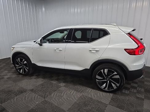 Used 2025 Volvo XC40 B5 Plus w/ Protection Package Premier AWD/4WD image 4