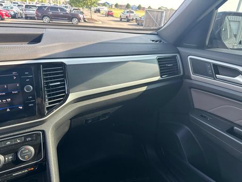 Used 2022 Volkswagen Atlas Cross Sport SEL R-Line AWD/4WD image 26