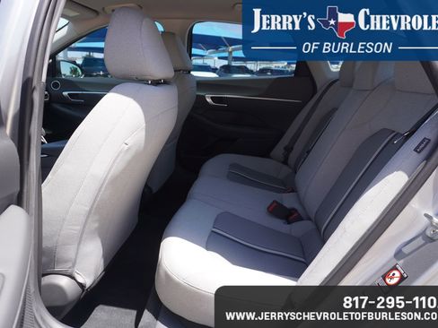 Used 2022 Hyundai Sonata SE FWD image 6