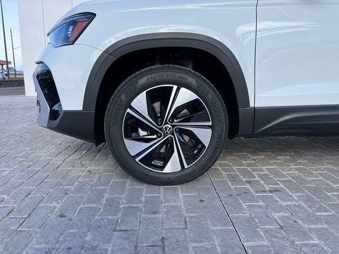 New 2026 Volkswagen Taos SE image 27