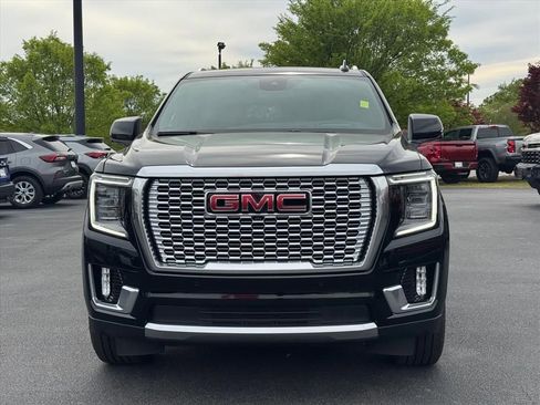 Used 2023 GMC Yukon XL Denali w/ LPO, Floor Liner Package AWD/4WD image 8