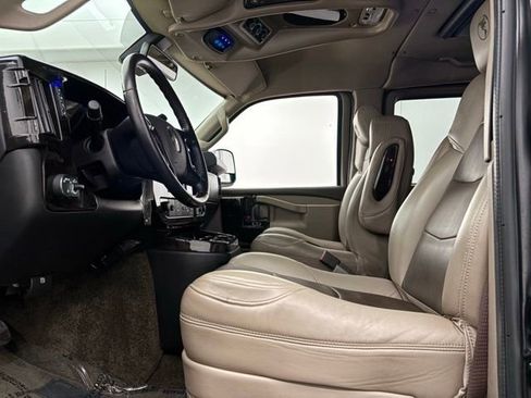 Used 2020 Chevrolet Express 2500 Explorer Limited SE w/ Enhanced Convenience Package image 19