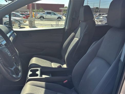Used 2019 Honda Odyssey LX image 17