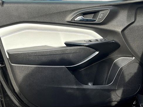 Used 2025 Chevrolet Trax LT w/ Driver Confidence Package FWD image 12