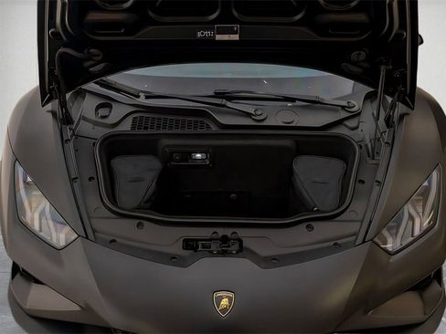 Used 2020 Lamborghini Huracan EVO image 9