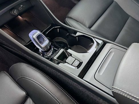 Used 2025 Volvo XC40 B5 Plus w/ Climate Package image 16