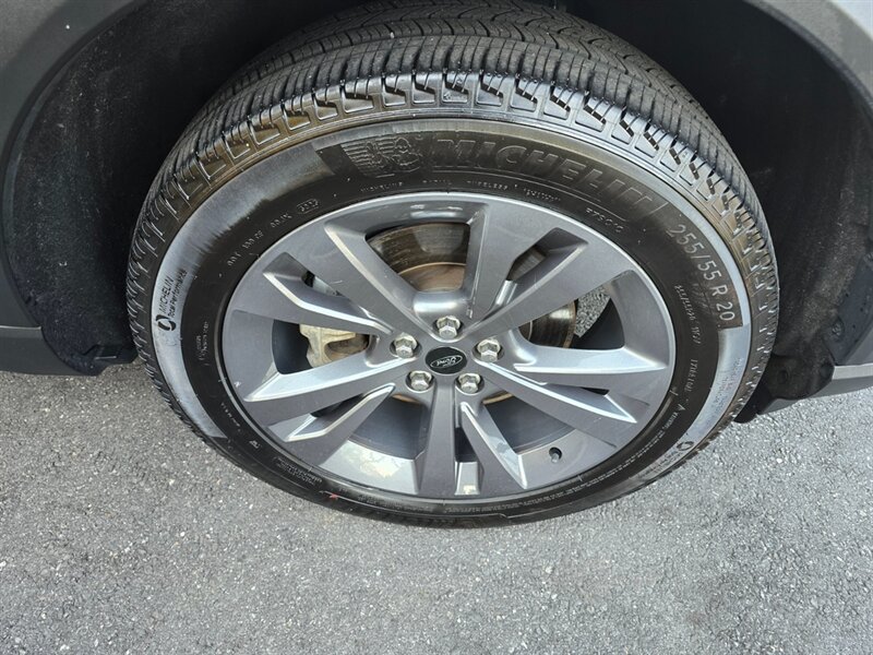 Used 2023 Ford Explorer XLT w/ Equipment Group 202A AWD/4WD image 29