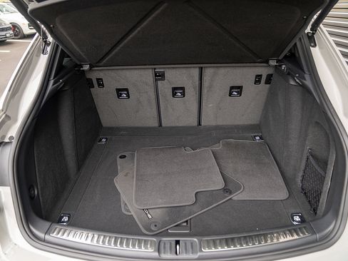 Certified 2025 Porsche Macan image 20