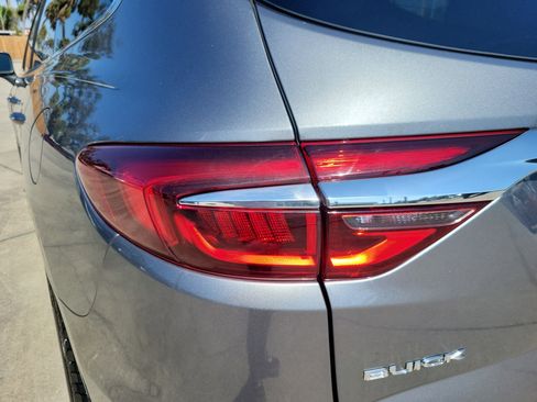 Used 2018 Buick Enclave Premium image 10