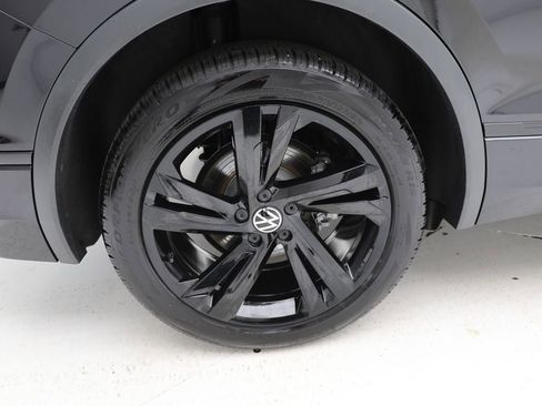 Used 2024 Volkswagen Tiguan SE R-Line image 10