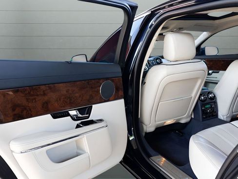 Used 2012 Jaguar XJ L RWD image 46