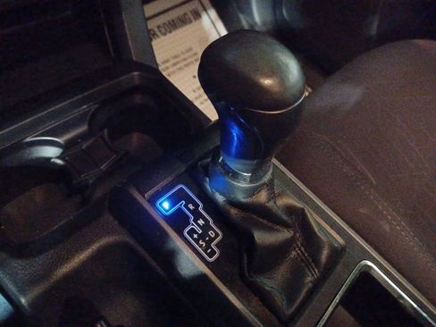 Used 2018 Toyota Tacoma TRD Sport image 21