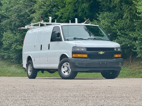 Used 2020 Chevrolet Express 2500 w/ Driver Convenience Package RWD image 2