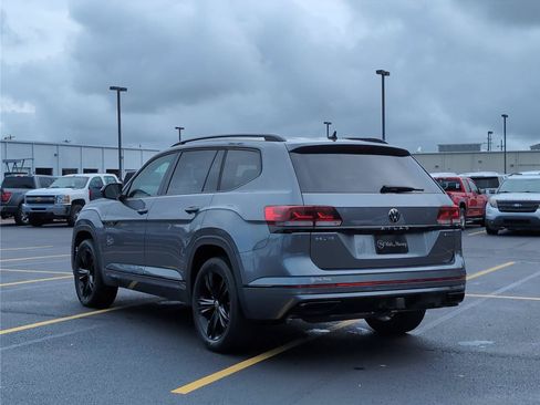 Used 2023 Volkswagen Atlas SEL R-Line AWD/4WD image 3