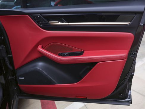 New 2025 Porsche Macan 4S Electric image 34