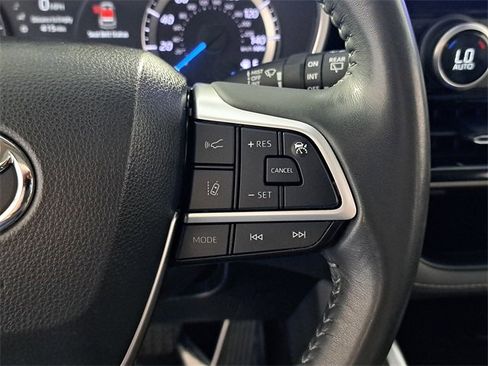 Used 2023 Toyota Highlander XLE image 25