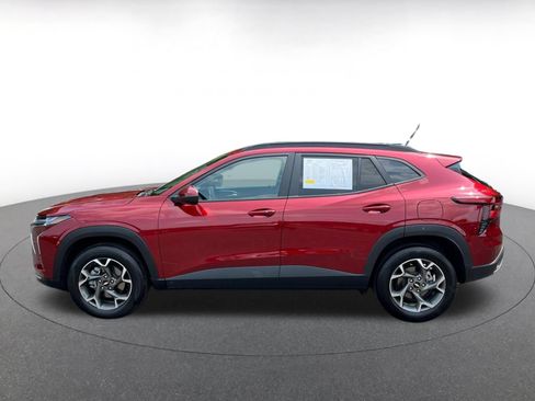 Used 2025 Chevrolet Trax LT w/ LT Convenience Package FWD image 7