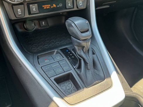 Used 2021 Toyota RAV4 XLE w/ Convenience Package AWD/4WD image 31