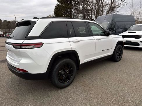 New 2026 Jeep Grand Cherokee Altitude image 2