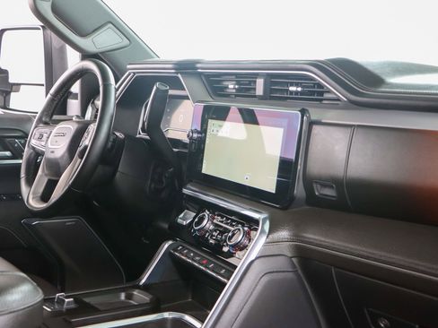 Used 2024 GMC Sierra 2500 Denali w/ Denali Reserve Package image 30