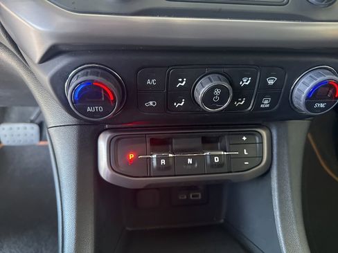 Used 2023 GMC Acadia AT4 w/ Technology Package image 12