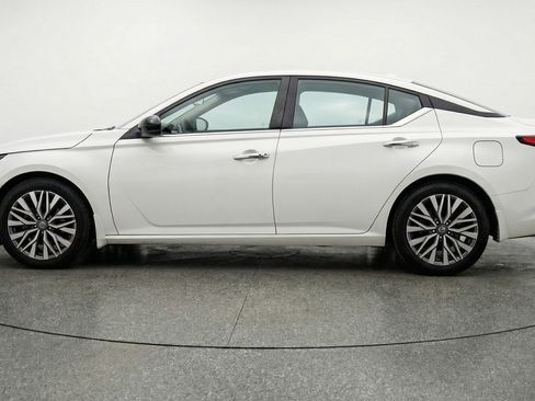 Used 2025 Nissan Altima 2.5 SV image 4