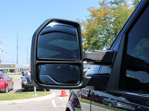 Used 2018 Ford F150 Platinum w/ Equipment Group 701A Luxury AWD/4WD image 8