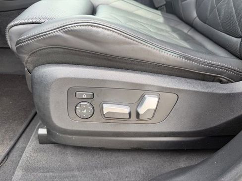 Used 2024 BMW X5 sDrive40i w/ M Sport Package RWD image 9