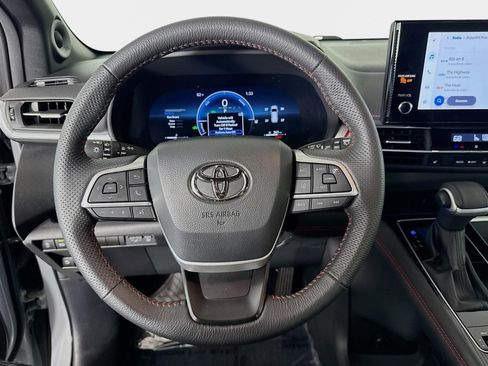 Used 2025 Toyota Sienna XSE w/ XSE Plus Package image 13