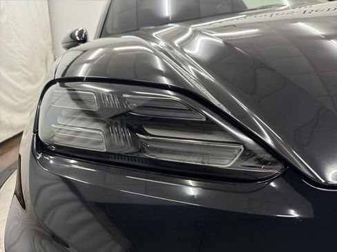 Used 2025 Porsche Macan Turbo Electric AWD/4WD image 10