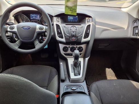 Used 2014 Ford Focus SE w/ SE Winter Package FWD image 8